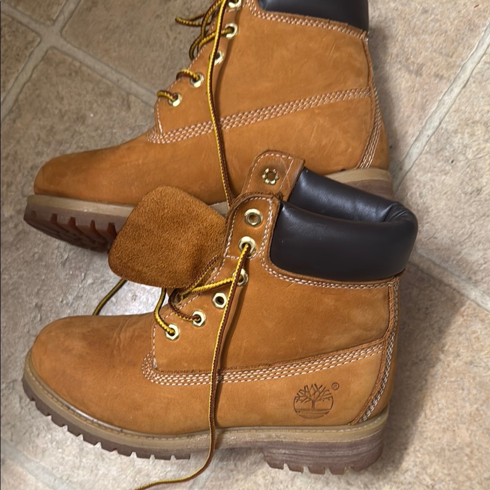 Timberland Brown Leather Boots with Black Collar